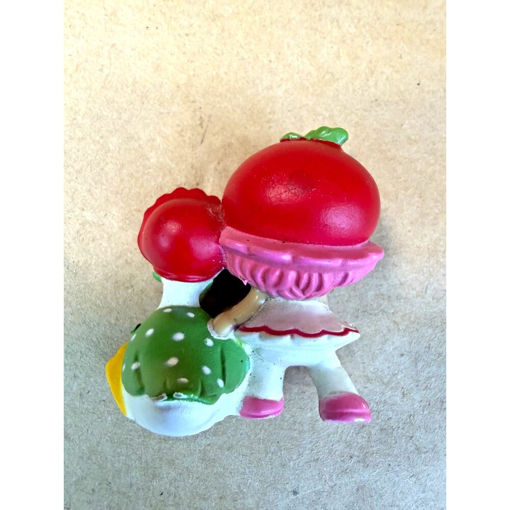 Vintage 1982 Strawberry Shortcake PVC Miniature: Cherry Cuddler with Gooseberry - Picture 7 of 10